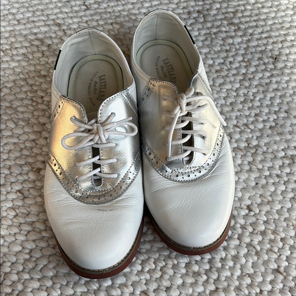 Women's White and Silver Oxford Shoes Size 9